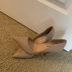 Steve Madden Nude Pumps